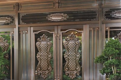 安装与保养庭院铜门的办法